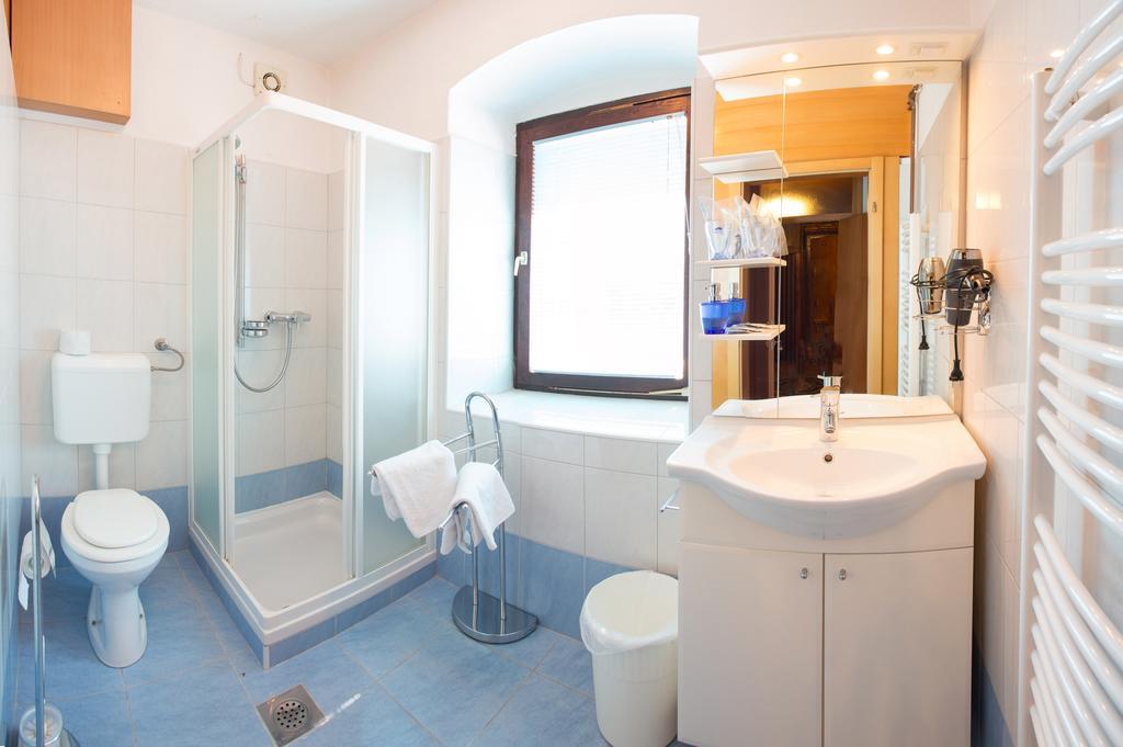 Guest House Gostisce Gacnk V Logu Cerkno Rum bild