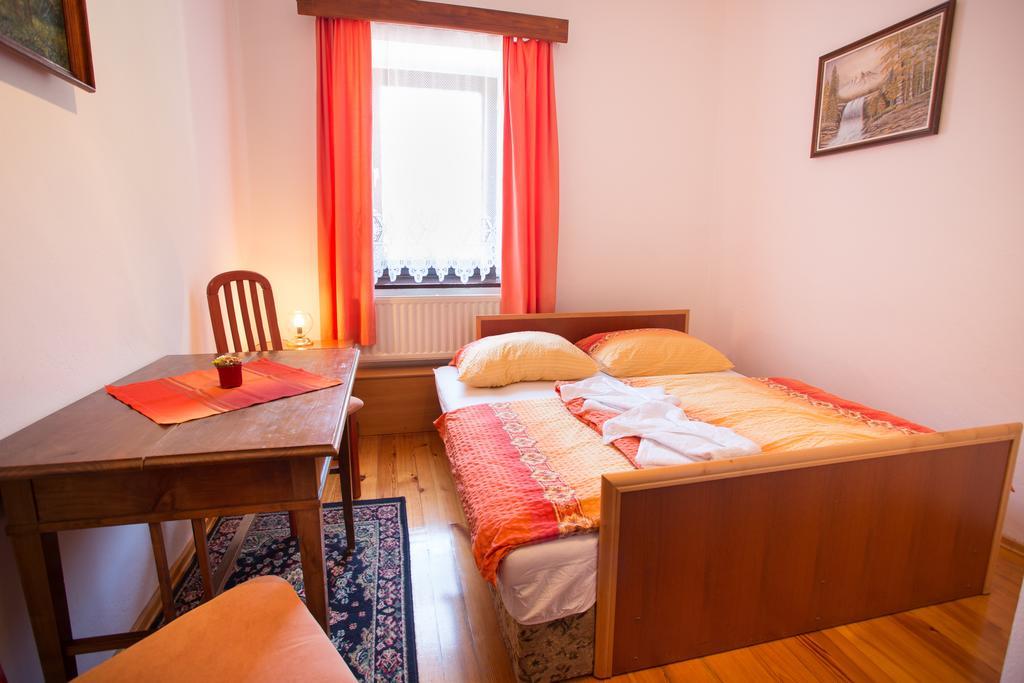 Guest House Gostisce Gacnk V Logu Cerkno Rum bild