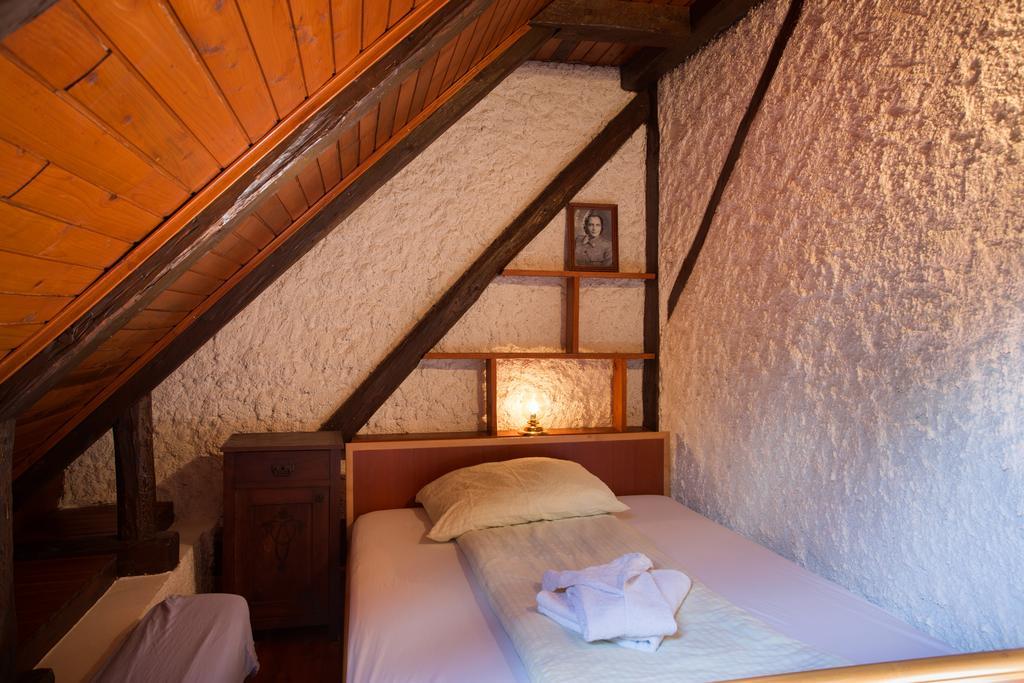 Guest House Gostisce Gacnk V Logu Cerkno Rum bild